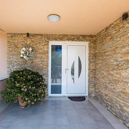 In Korni With Swimming Pool * Kornić