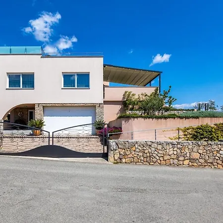 In Korni With Swimming Pool * Kornić