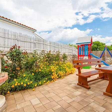 Villa In Korni With Swimming Pool