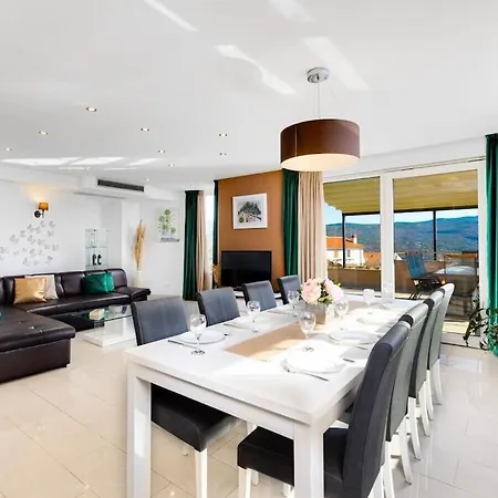 In Korni With Swimming Pool