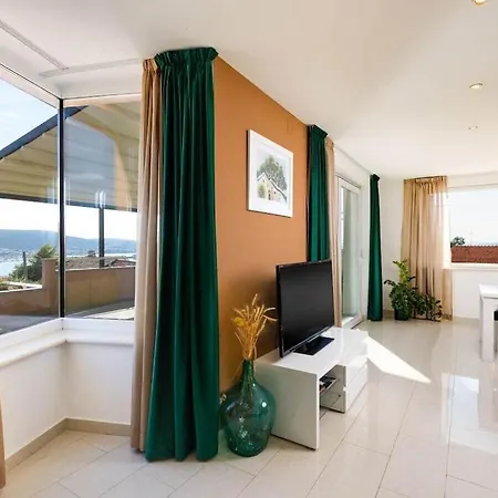 In Korni With Swimming Pool * Kornić