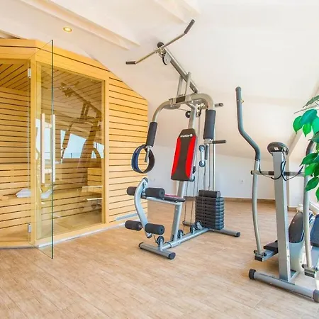 In Korni With Swimming Pool